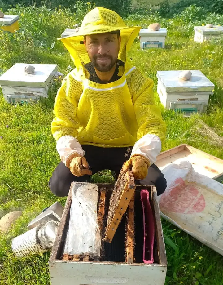 نحلنا bee products production
